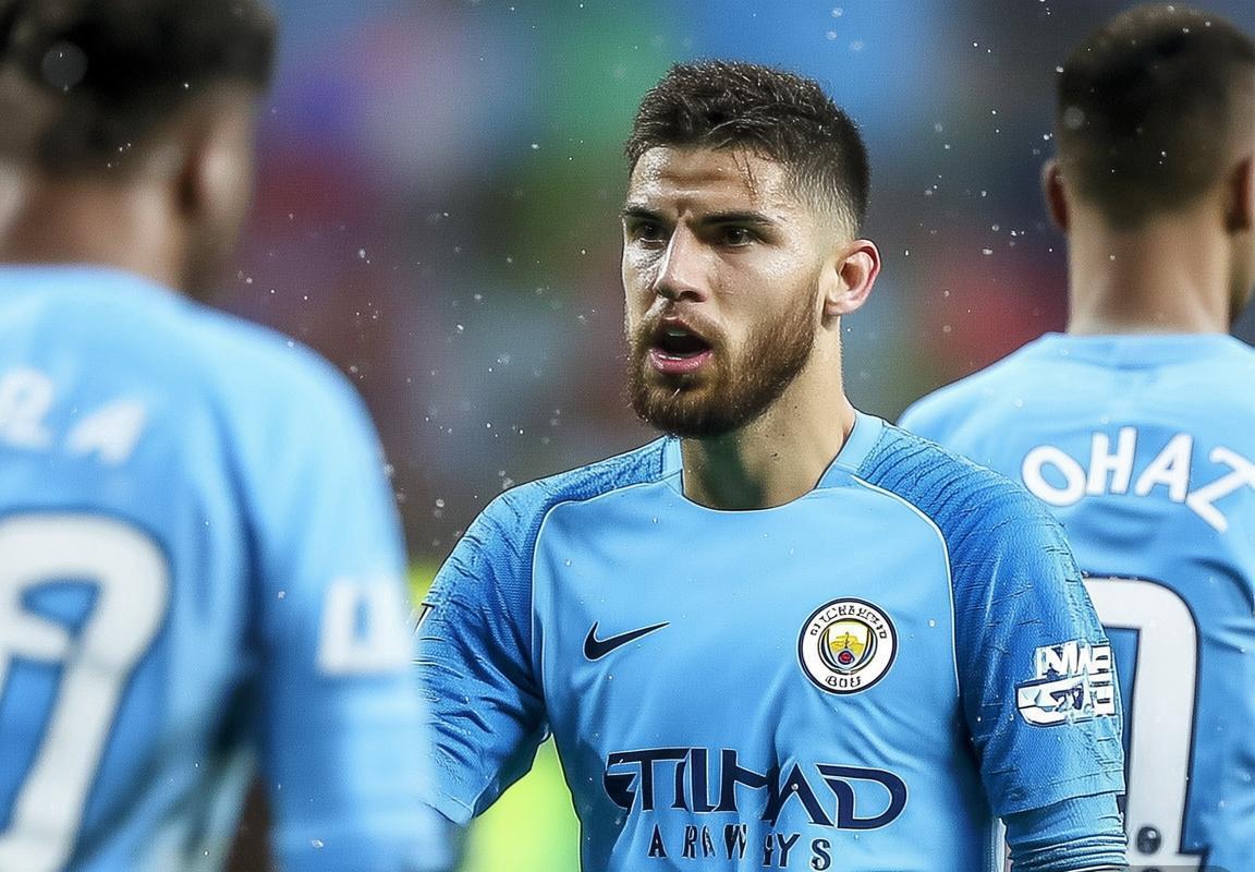 曼城门将危机：埃德森主力稳固，奥尔特加离队风险与多纳鲁马黄牌问题考验曼城冬窗引援策略